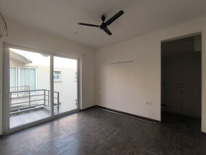 Room in 3 BHK Apartment at BPTP Amstoria, Sector 102 – for Rent