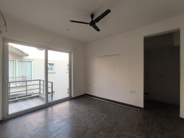 Room in 3 BHK Apartment at BPTP Amstoria, Sector 102 – for Rent