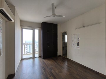 Room in 3 BHK Apartment at Conscient Heritage Max, Sector 102 – for Rent