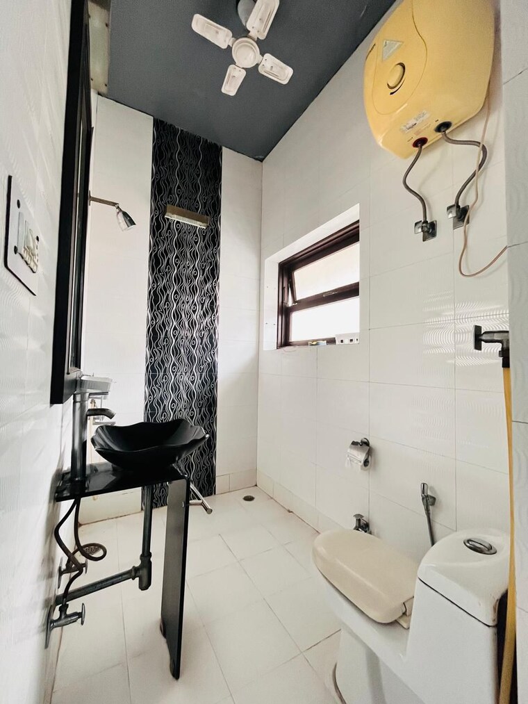Attached Bathroom, green park extension 2 Bedroom 1500 Sq.Ft. Apartment In Green Park Extension Delhi 9610323