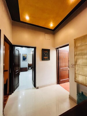 Room in 2 BHK Apartment at Green Park Extension – for Rent