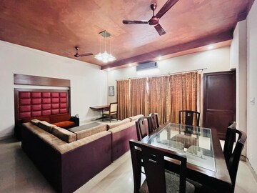 Living Room in 2 BHK Apartment at Green Park Extension – for Rent