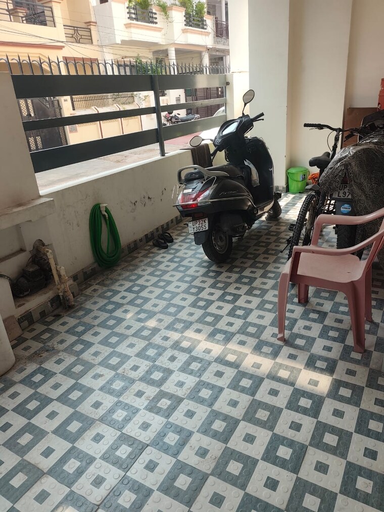 Room, vipul khand Pg For Boys & Girls In Vipul Khand 9610325