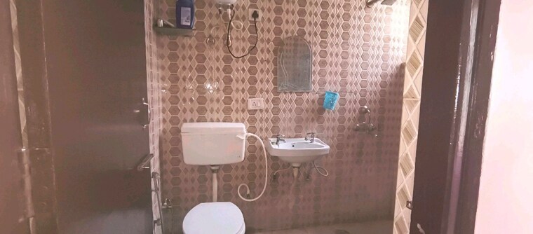 Bathroom, ansal-royal-heritage 2 Bedroom 859 Sq.Ft. Apartment In Sector 70 Faridabad 9610332