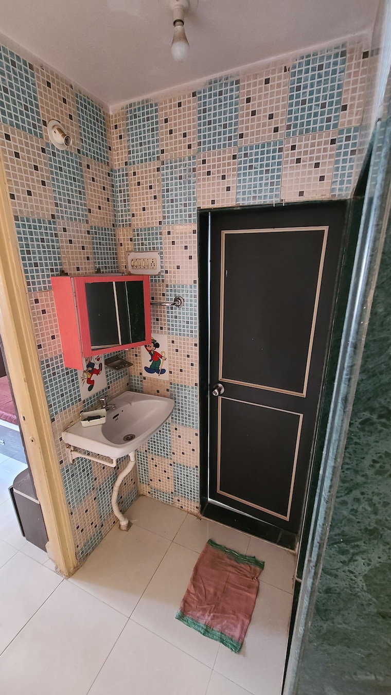 Bathroom, vishrantwadi 1 Bedroom 700 Sq.Ft. Apartment In Vishrantwadi Pune 9610338