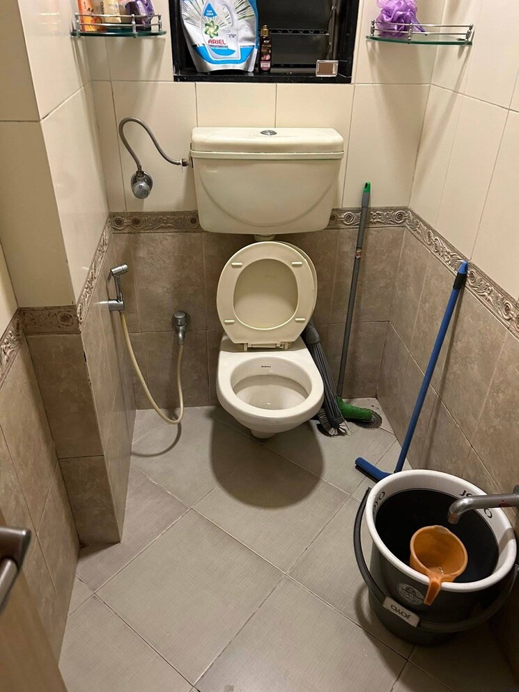 Bathroom, kandivali east Pg For Girls In Kandivali East 9610353