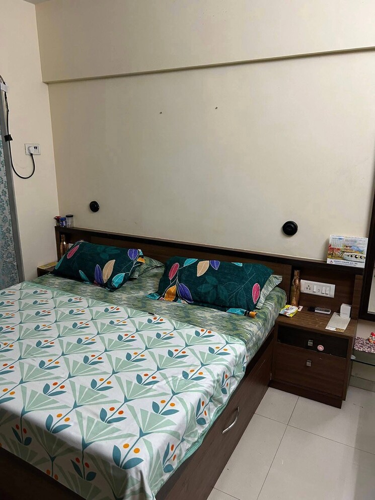 Room, kandivali east Pg For Girls In Kandivali East 9610353