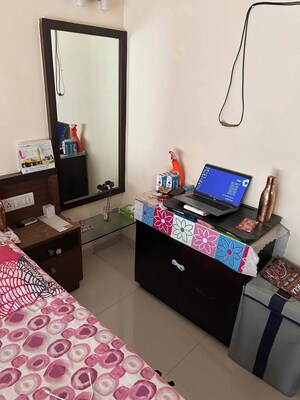 Room in  Pg at Kandivali East – for Rent