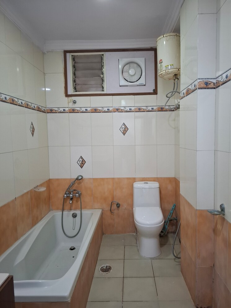 Bathroom, banjara hills 3 Bedroom 3300 Sq.Ft. Apartment In Banjara Hills Hyderabad 9610383