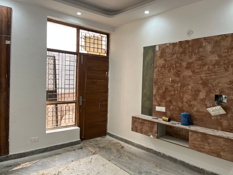 Room, sector 21b 4 Bedroom 4500 Sq.Ft. Builder Floor In Sector 21b Faridabad 9610387