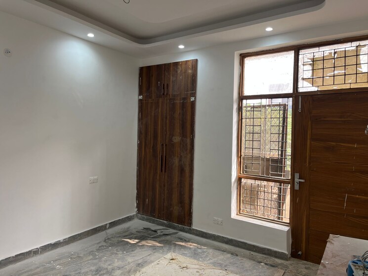 Room, sector 21b 4 Bedroom 4500 Sq.Ft. Builder Floor In Sector 21b Faridabad 9610387