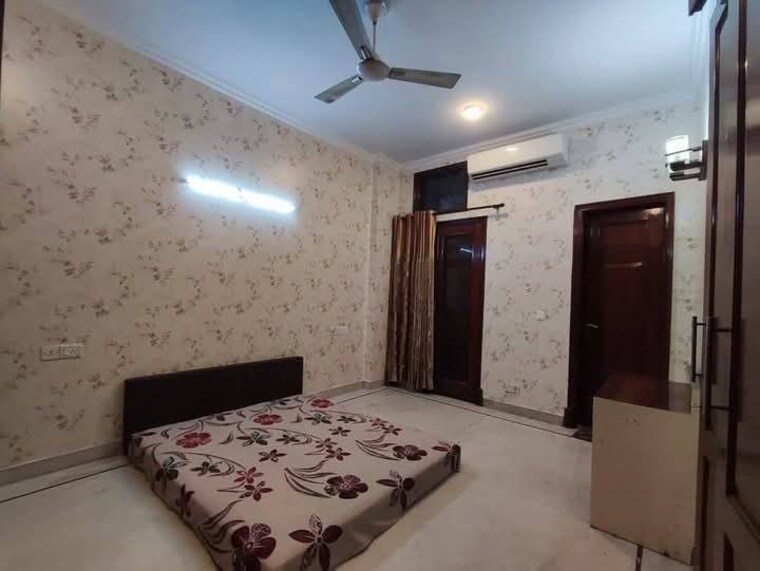 Bedroom, freedom fighters enclave 2 Bedroom 1200 Sq.Ft. Apartment In Freedom Fighters Enclave Delhi 9610394