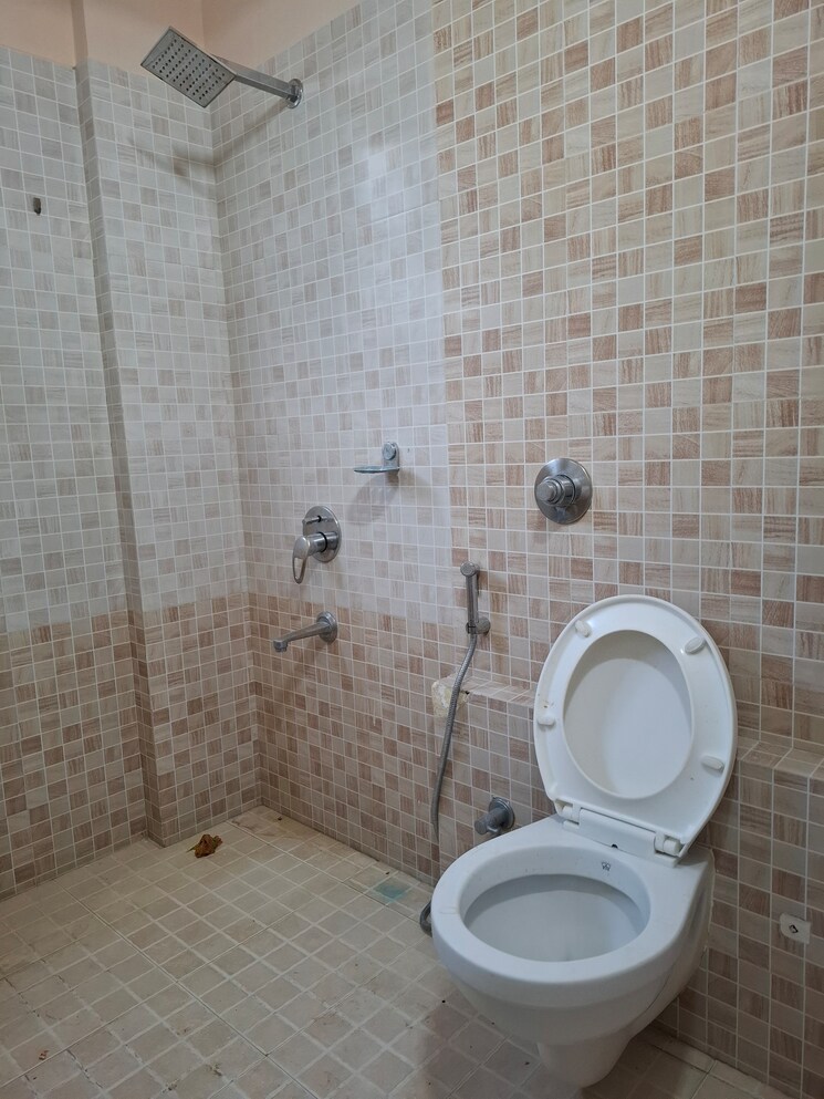 Bathroom, banjara hills 3 Bedroom 2500 Sq.Ft. Apartment In Banjara Hills Hyderabad 9610395