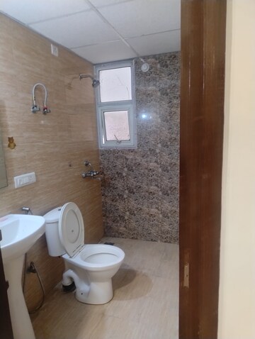 Furnished Amenities in 3 BHK Apartment at Rishita Manhattan, Gomti Nagar – for Rent