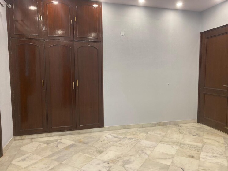 Room, greater kailash ii 5 Bedroom 6400 Sq.Ft. Apartment In Greater Kailash ii Delhi 9610399