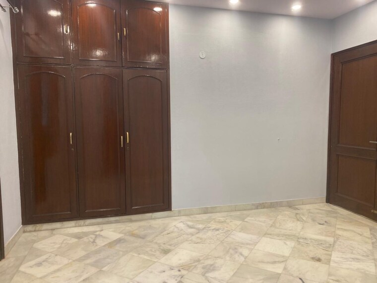 Room, greater kailash ii 5 Bedroom 6400 Sq.Ft. Apartment In Greater Kailash ii Delhi 9610399