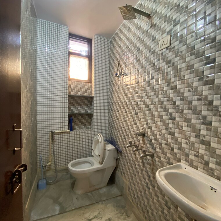 Bathroom, chattarpur 1 Bedroom 600 Sq.Ft. Builder Floor In Chattarpur Delhi 9610444