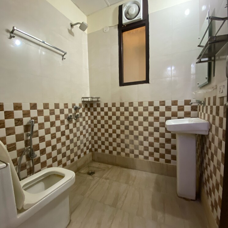Bathroom, chattarpur 1 Bedroom 600 Sq.Ft. Builder Floor In Chattarpur Delhi 9610457