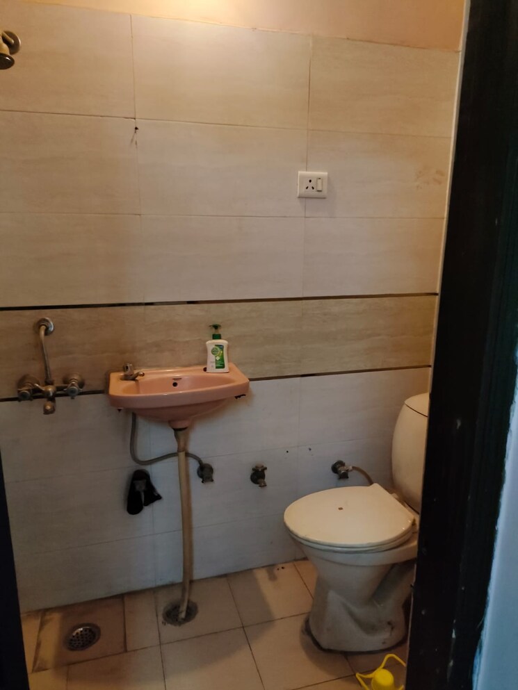 Bathroom, indraprastha-villa 1 Bedroom 600 Sq.Ft. Independent House In Sector 61 Noida 9610482