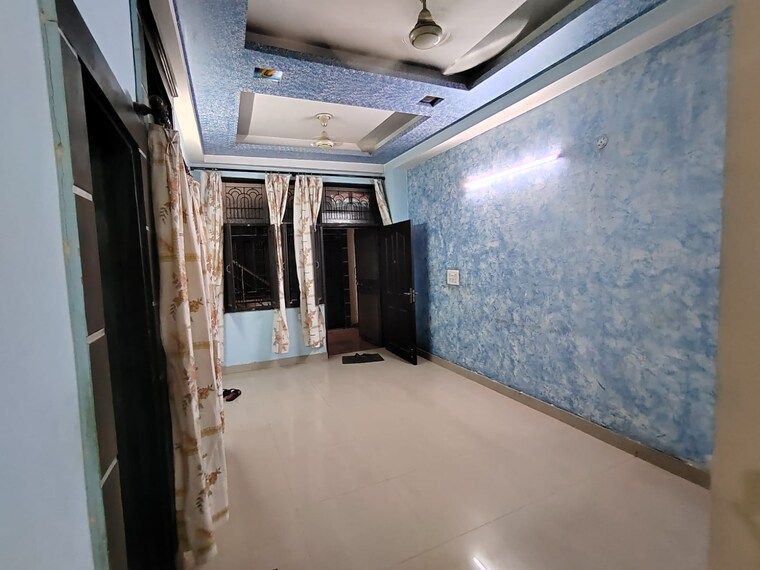 Room, indraprastha-villa 3 Bedroom 112 Sq.Mt. Independent House In Sector 61 Noida 9610506