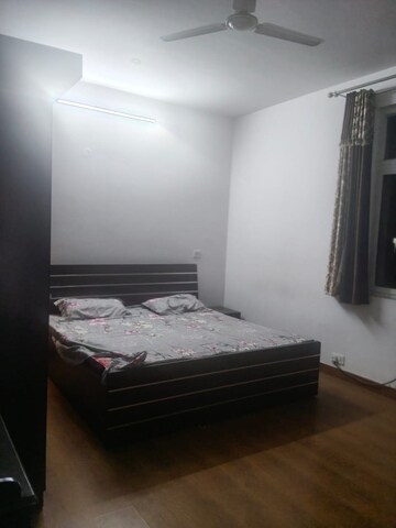 Bedroom in 3 BHK Apartment at Gomti Nagar – for Rent