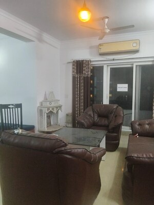 Living Room in 3 BHK Apartment at Gomti Nagar – for Rent