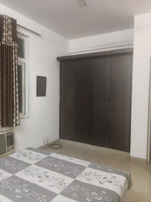 Room in 3 BHK Apartment at Gomti Nagar – for Rent