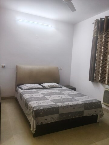 Bedroom in 3 BHK Apartment at Gomti Nagar – for Rent