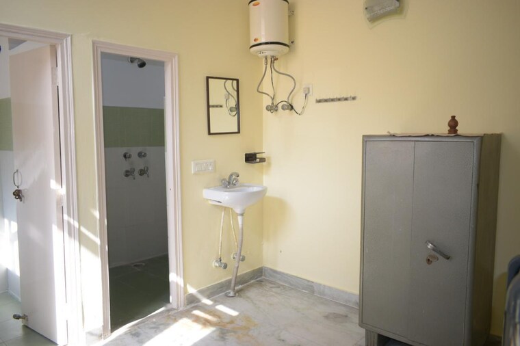 Bathroom, indraprastha-villa 2 Bedroom 800 Sq.Ft. Independent House In Sector 61 Noida 9610564