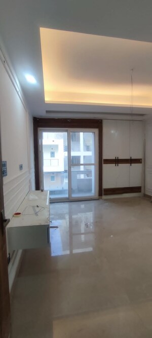 Room in 5 BHK Independent House at Sahastradhara Road – for Sale