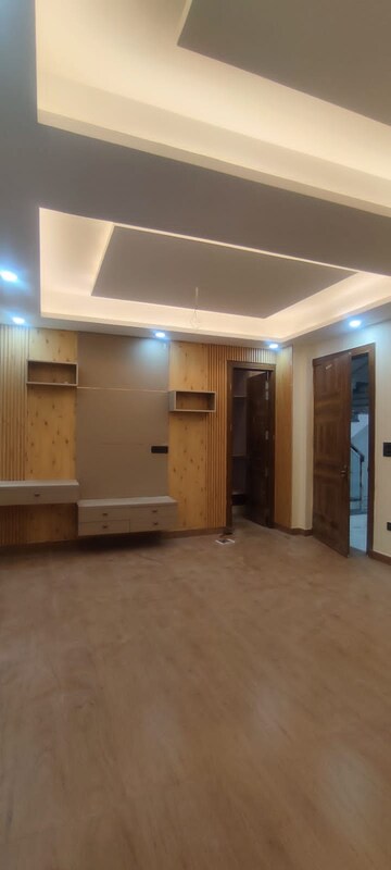 Building Lobby in 5 BHK Independent House at Sahastradhara Road – for Sale