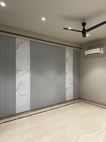 Room in 4 BHK Builder Floor at RWA Apartments Sector 12, Sector 12 – for Rent