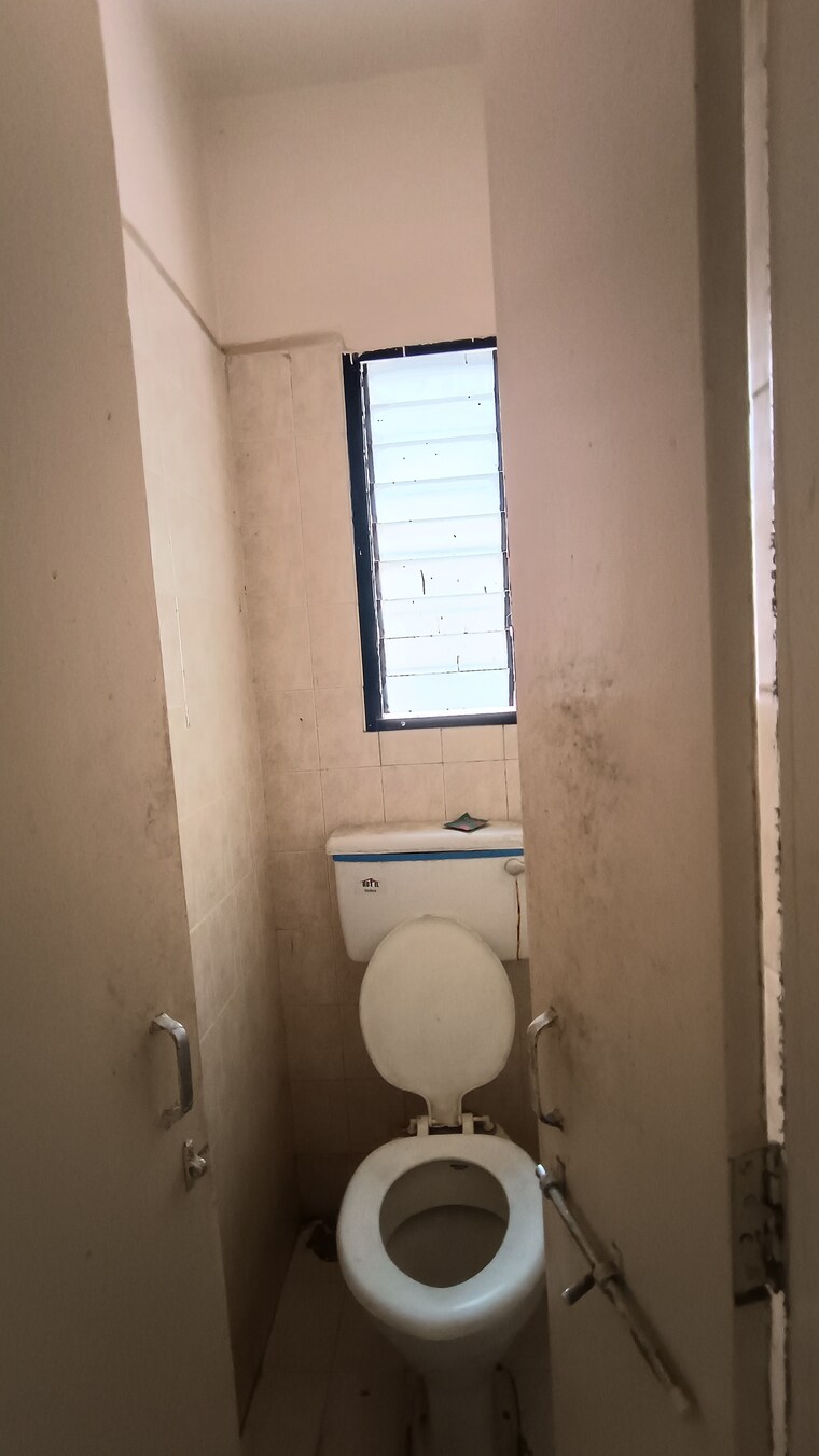 Bathroom, mahesh-society 2 Bedroom 650 Sq.Ft. Apartment In Bibwewadi Pune 9610608