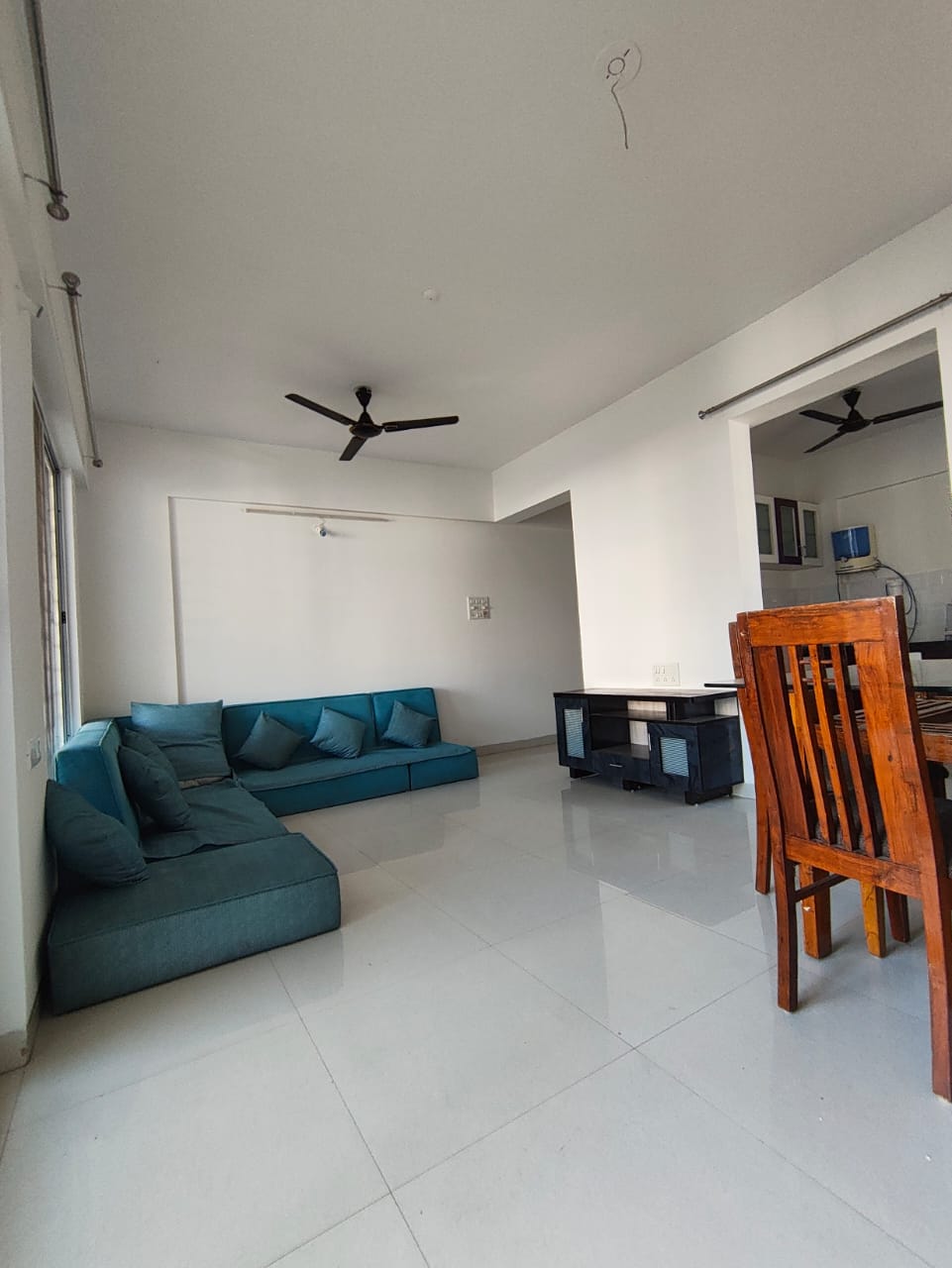 2 BHK Apartment For Rent in Esclare Royale
