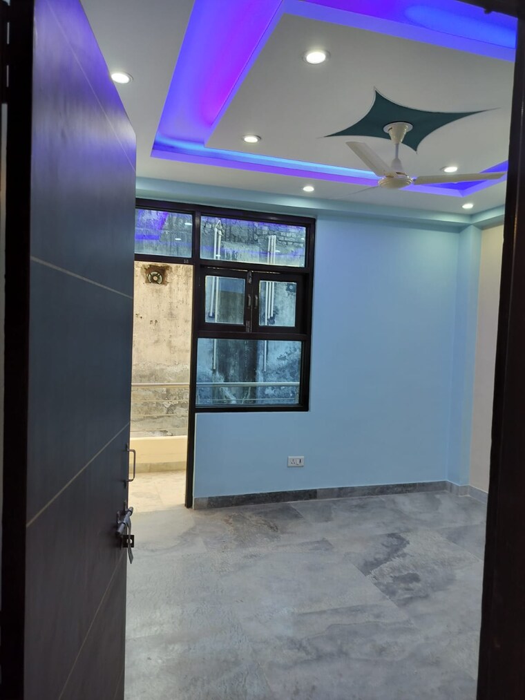 Room, khanpur 4 Bedroom 200 Sq.Yd. Builder Floor In Khanpur Delhi 9610613