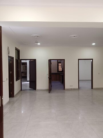 Room in 3 BHK Builder Floor at Green View Apartment Sector 15A, Sector 15a – for Rent