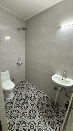 Bathroom in 2 BHK Builder Floor at Said Ul Ajaib – for Rent