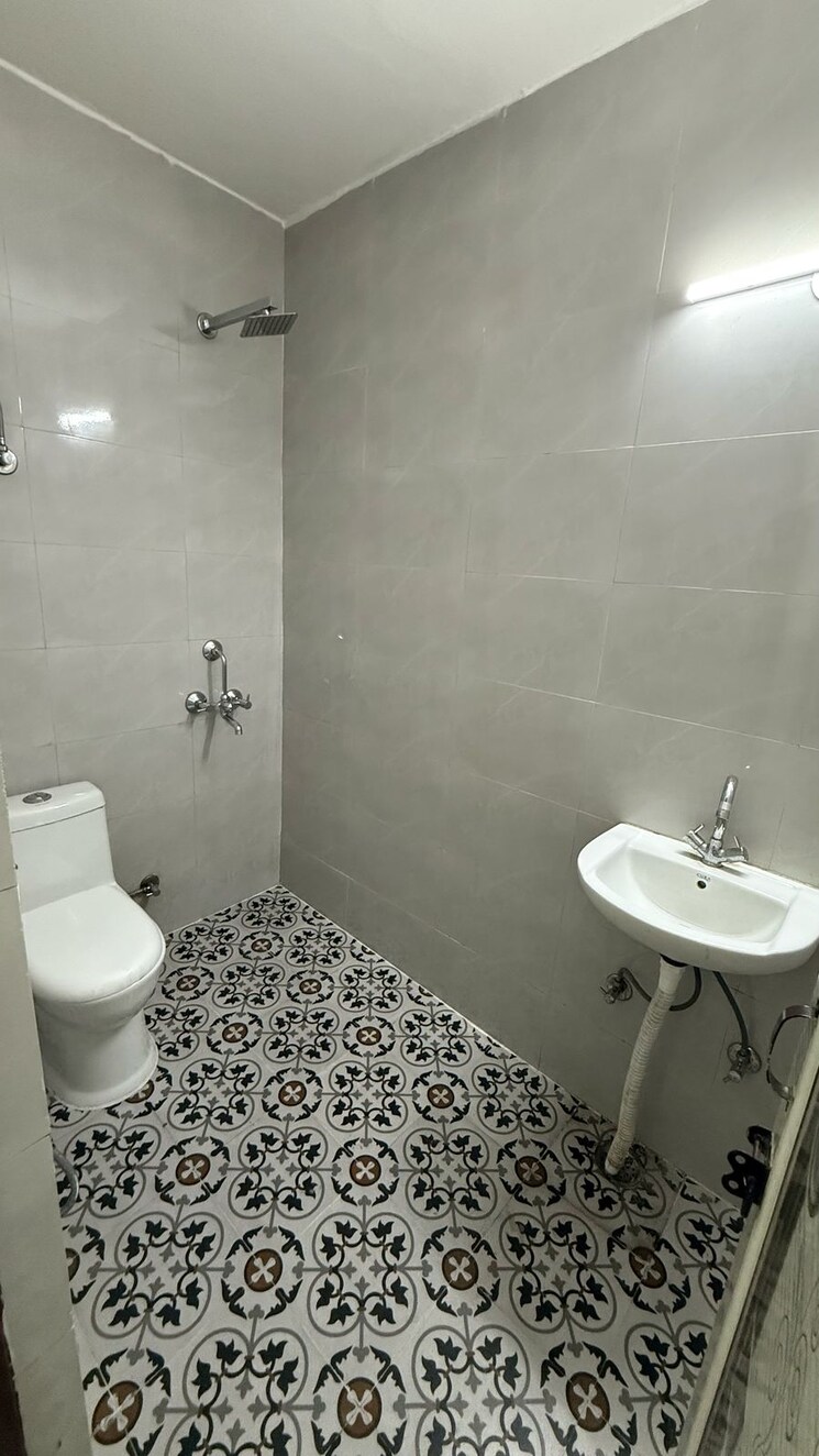 Bathroom, said ul ajaib 2 Bedroom 70 Sq.Yd. Builder Floor In Said Ul Ajaib Delhi 9610630