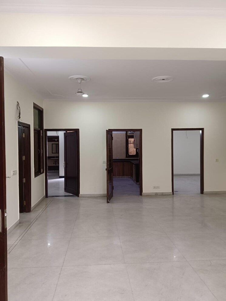 Room, rwa-apartments-sector-20 3 Bedroom 250 Sq.Mt. Builder Floor In Sector 20 Noida 9610635