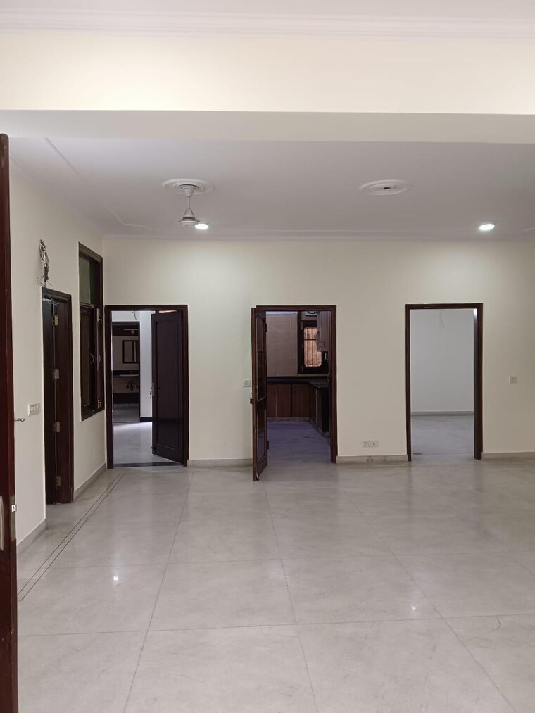 Room, rwa-apartments-sector-20 3 Bedroom 250 Sq.Mt. Builder Floor In Sector 20 Noida 9610635