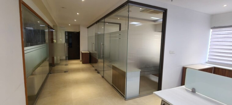 Room, edappally Commercial Office Space 1500 Sq.Ft. In Edappally Kochi 9610623