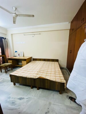 Room in  Pg at Gomti Nagar – for Rent