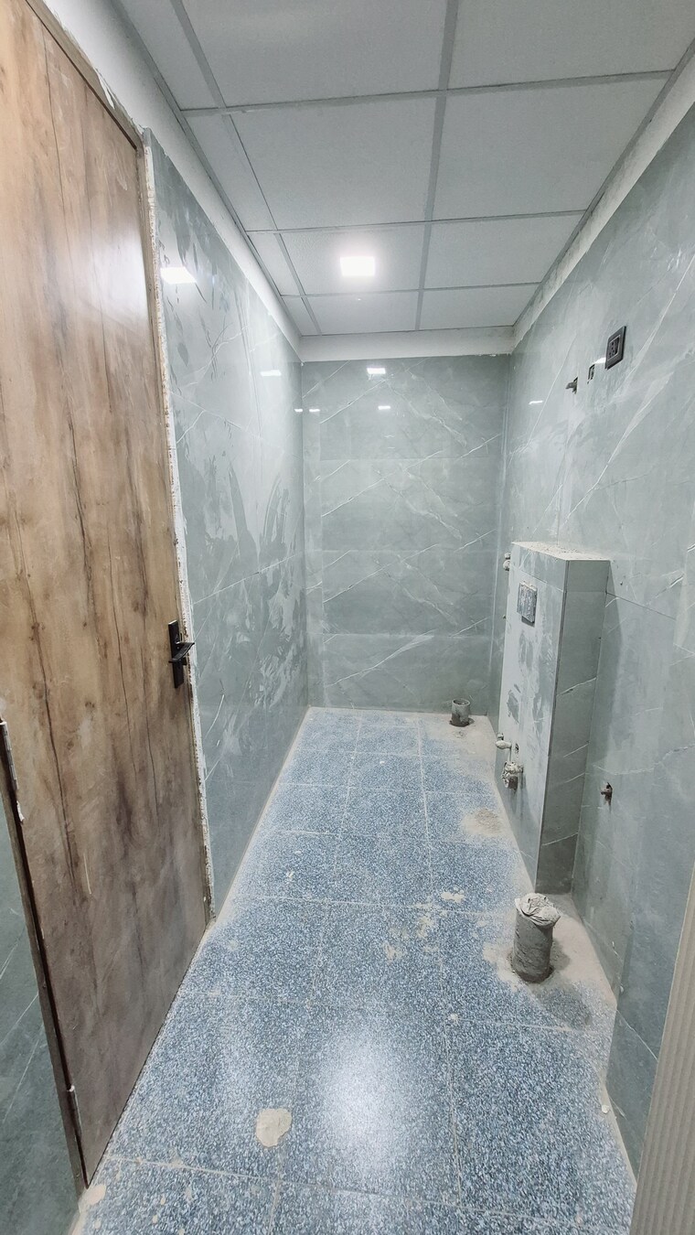 Bathroom, vihaan-floors 2 Bedroom 1050 Sq.Ft. Builder Floor In Roza Jalalpur Greater Noida 9610742