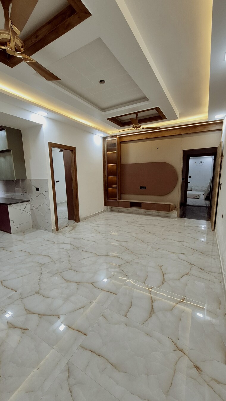  Parking, vihaan-floors 2 Bedroom 1050 Sq.Ft. Builder Floor In Roza Jalalpur Greater Noida 9610742