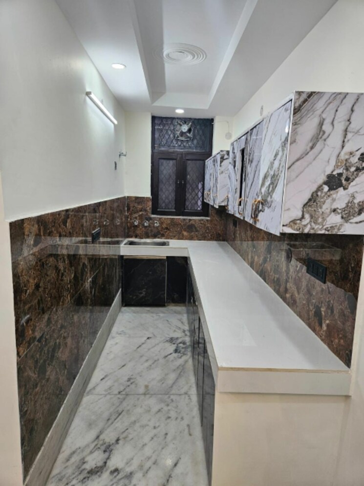 Kitchen, green fields colony 3 Bedroom 220 Sq.Yd. Builder Floor In Green Fields Colony Faridabad 9610756