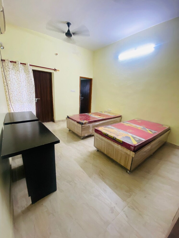 Room, gomti nagar Pg For Boys & Girls In Gomti Nagar 9610754