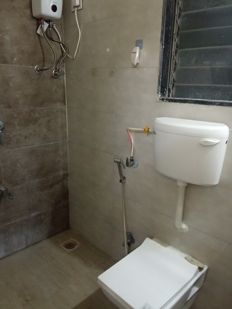 Bathroom, saaga-shri-sai-vishram-chs-ltd 1 Bedroom 462 Sq.Ft. Apartment In Dahisar West Mumbai 9610759