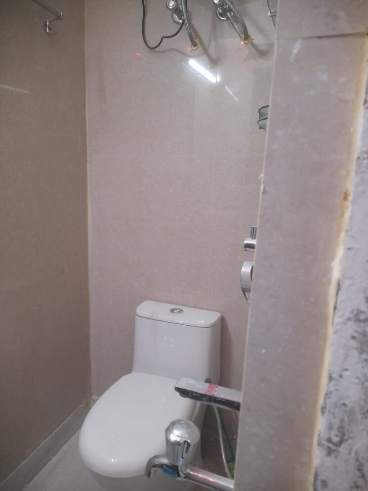 Bathroom, kalkaji Commercial Office Space 500 Sq.Ft. In Kalkaji Delhi 9610459