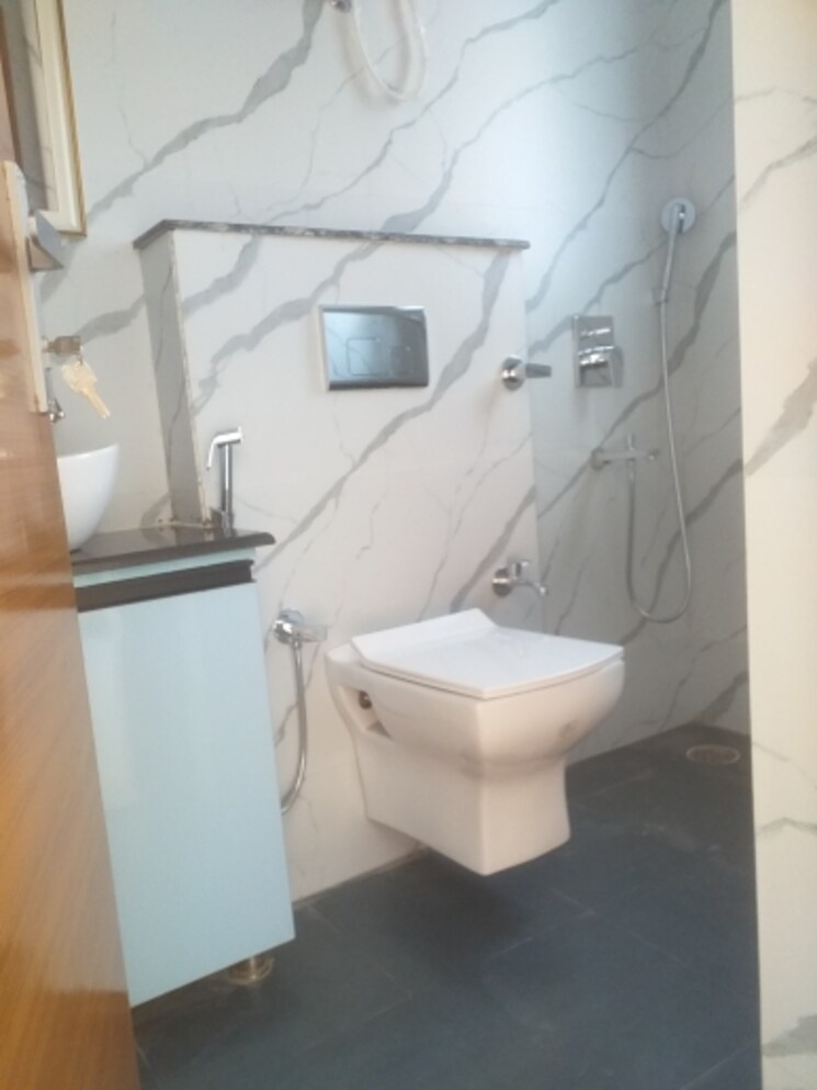 Bathroom, old rajinder nagar 2 Bedroom 1080 Sq.Ft. Builder Floor In Old Rajinder Nagar Delhi 9610854