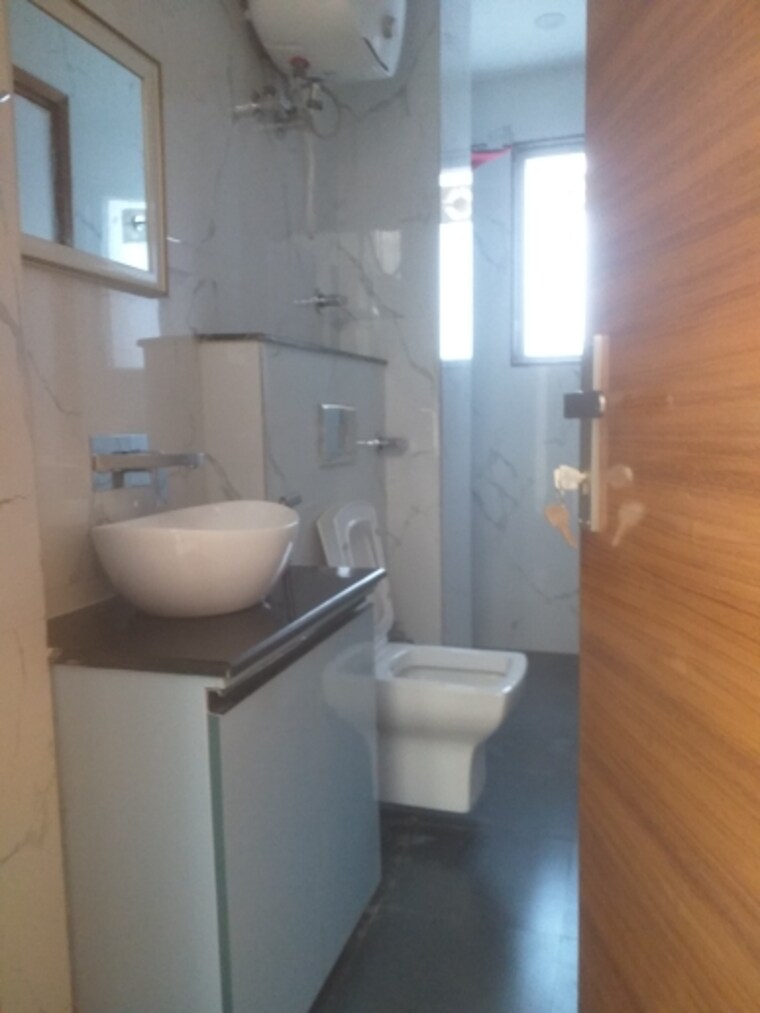 Bathroom, old rajinder nagar 2 Bedroom 1080 Sq.Ft. Builder Floor In Old Rajinder Nagar Delhi 9610854